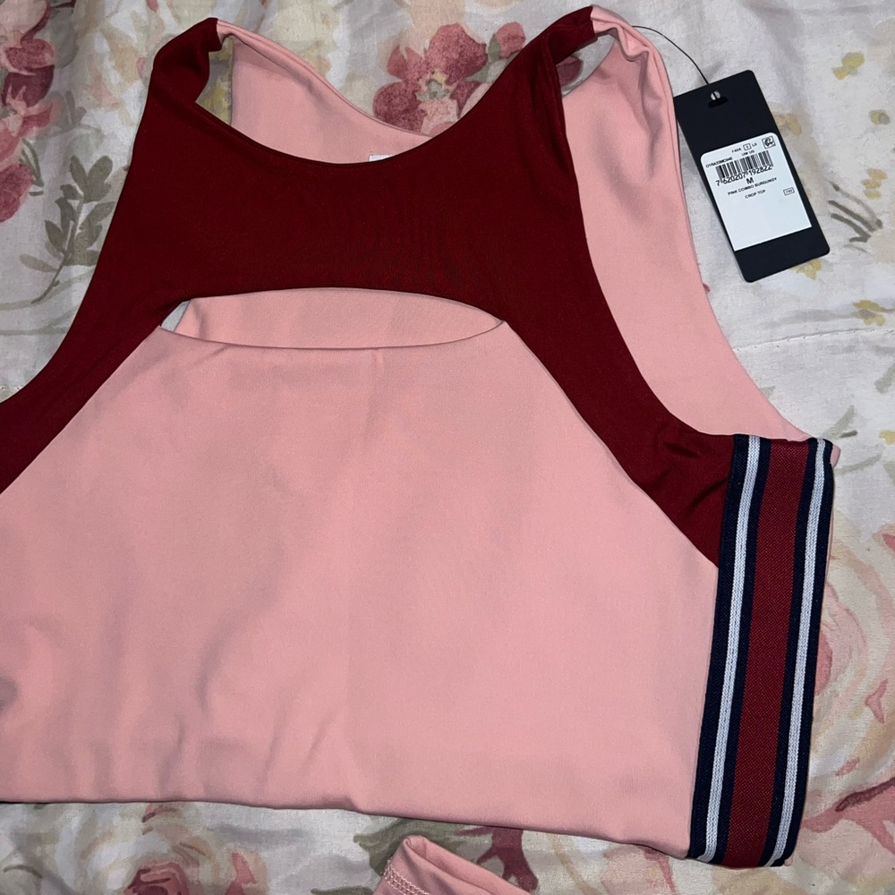 GUESS Workout Set - Picture 2 of 3